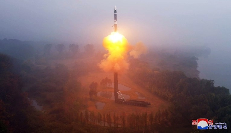 Sjeverna Koreja hvali novi balistički projektil: "Leti najviše dosad"