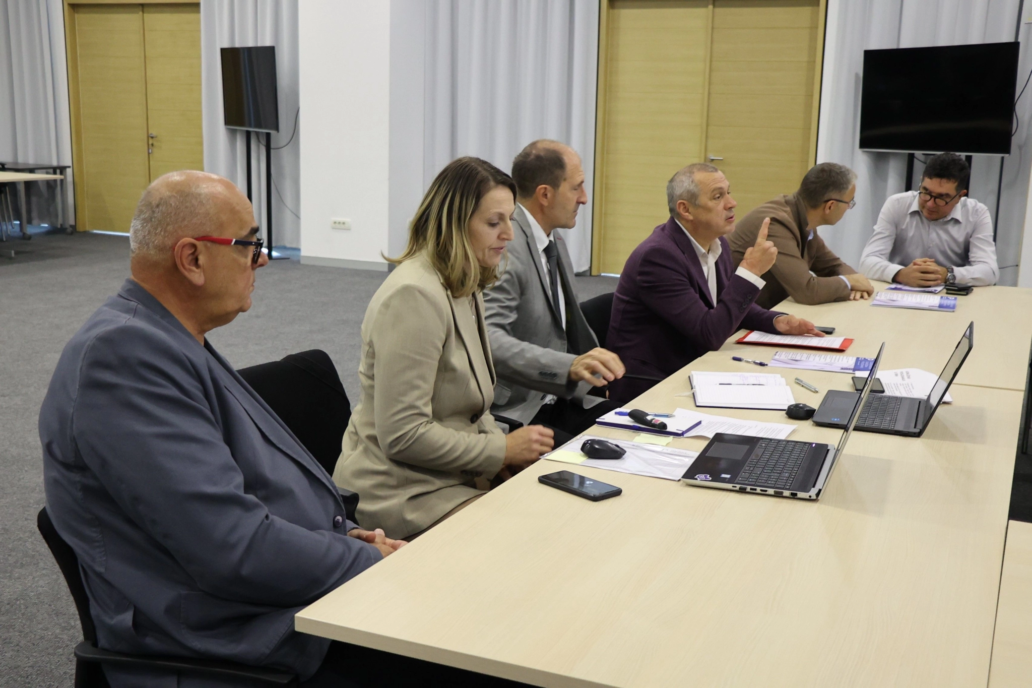 Nenadić: Radnik mora zaraditi jednu plaću za sebe, jednu za državu