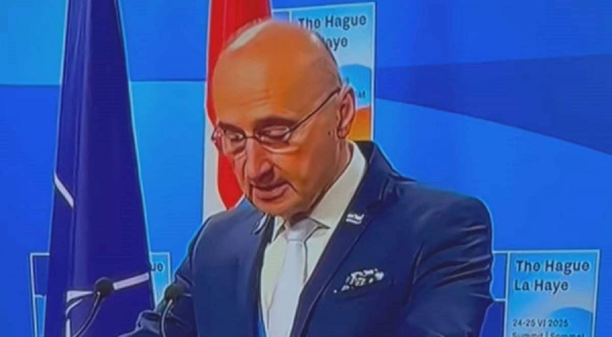 Ovo je Grlić Radman na summitu NATO-a. Opet se neuspješno bori s hrvatskim jezikom
