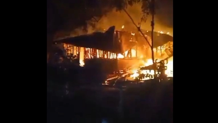 Eruptirao vulkan Laki-Laki, užareno kamenje padalo na sela. Najmanje devet mrtvih