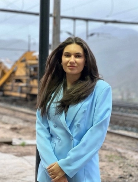 Amina1