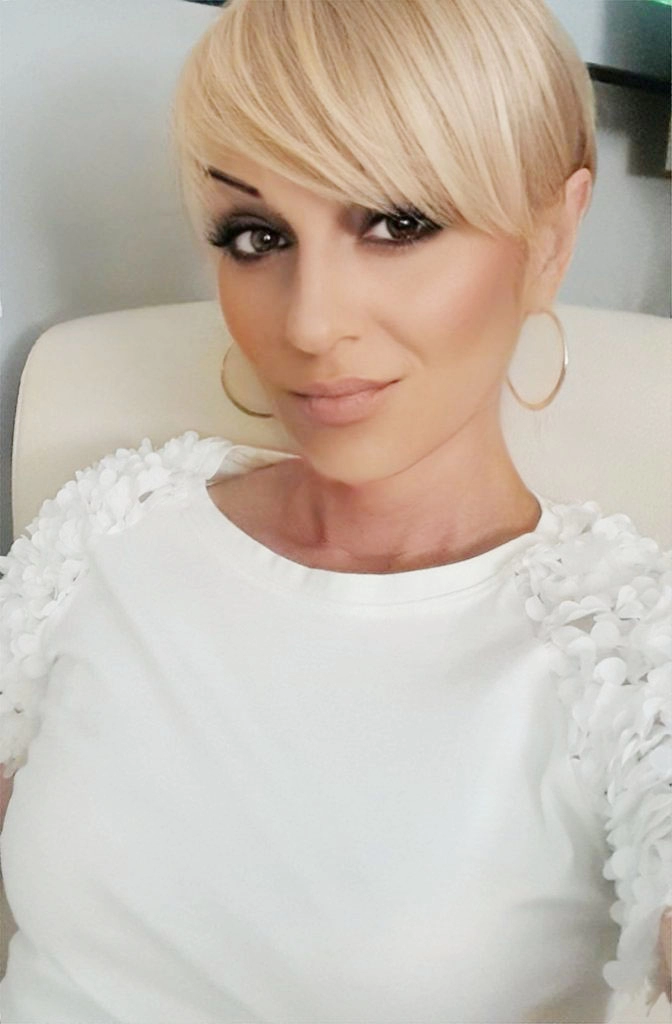 Ivona 672x1024