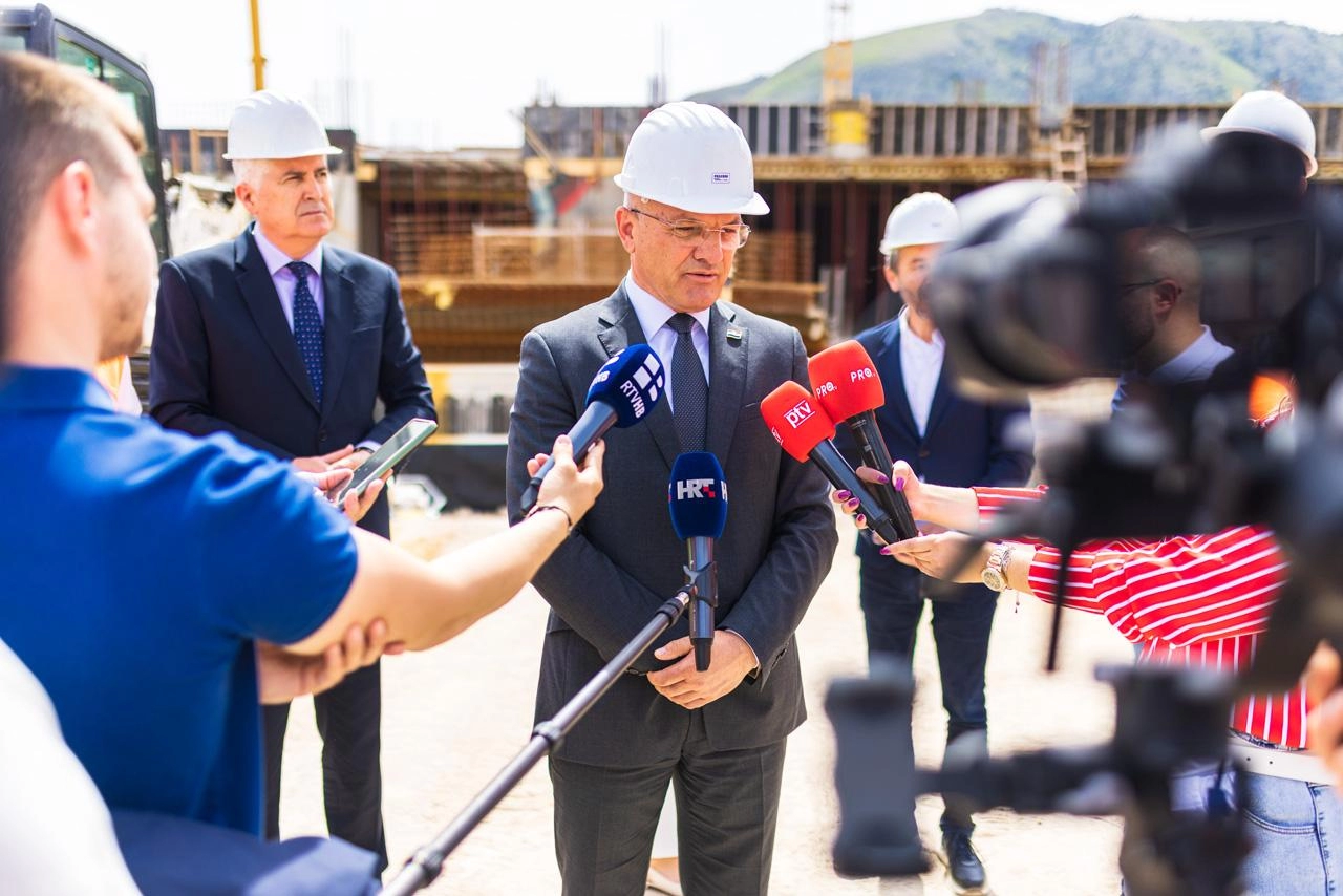 Bestidno: Milas zloupotrebljava 'pomoć' Hrvatima u izbornoj kampanji