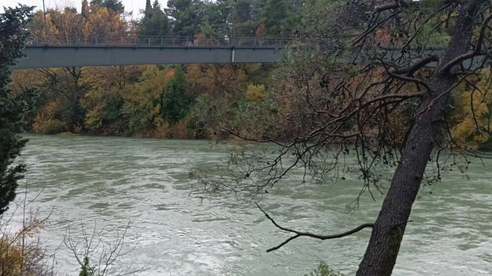 Mladić spasio ženu iz nabujale Morače: Skočila s mosta