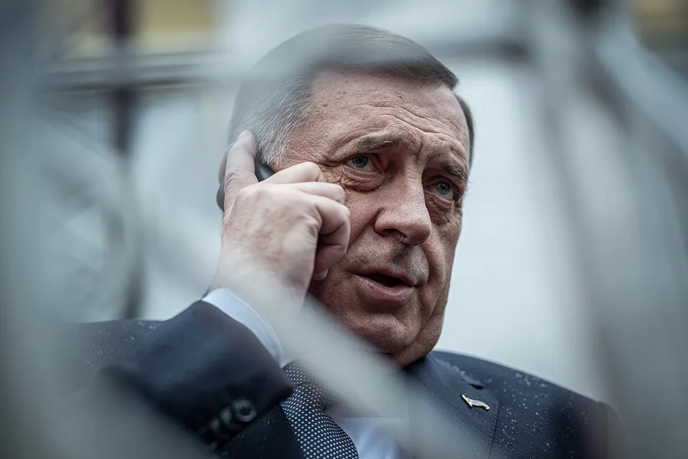 RS NE KLIZI U DIKTATURU. VEĆ JE TAMO