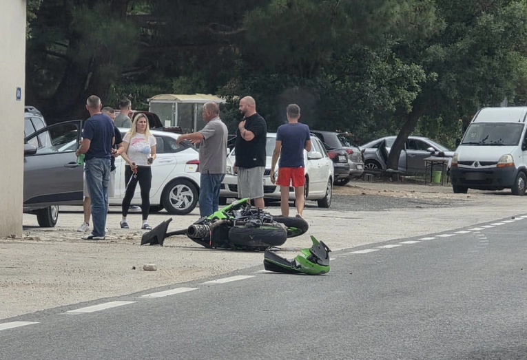 Teška prometna kod Zadra, dvoje mrtvih