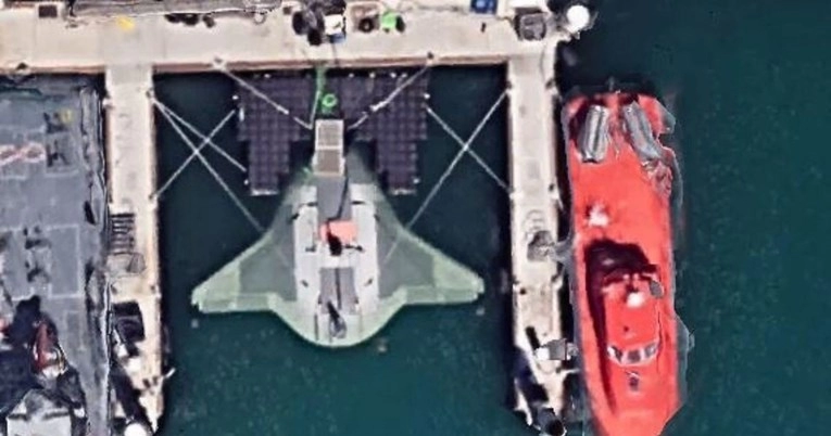 Podvodni dron američka mornarica čuvala u strogoj tajnosti. Snimljen na Google Earthu