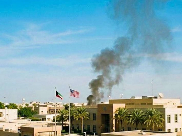 Dim se diže iznad američke ambasade u Kuvajtu