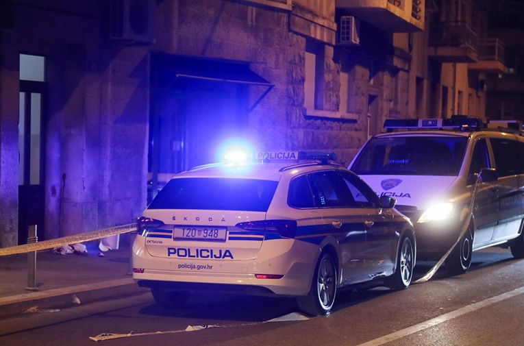 Splitski policajci ga tražili da ispljune drogu, on ju nastavio žvakati. Umro je