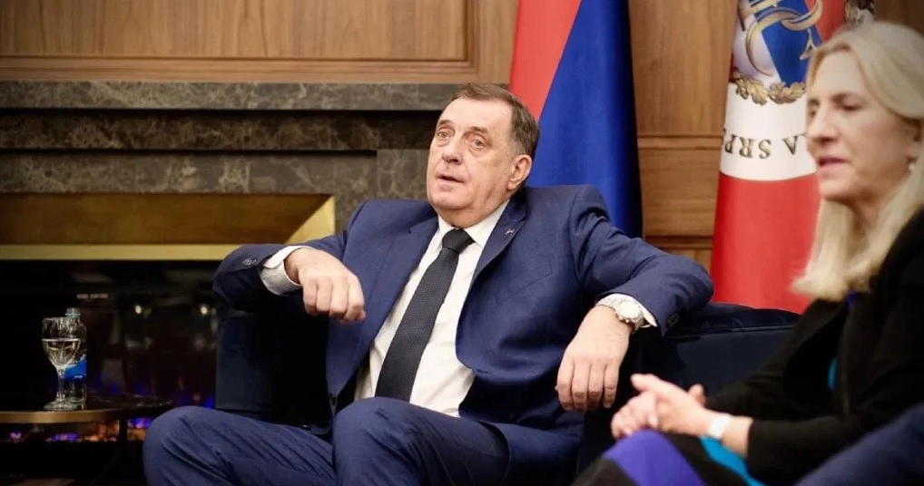Dodik opet kupio zastave, ali ovaj put 'u pola cijene'
