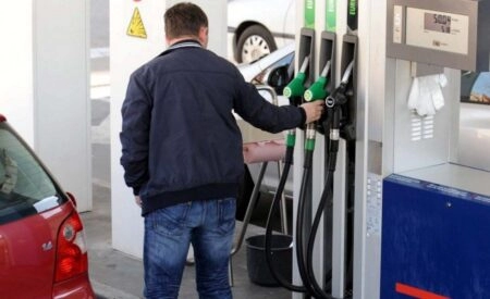 Dok nas inflacija i dalje 'ubija', sada i gorivo 'skače' debelo iznad tri marke po litri?