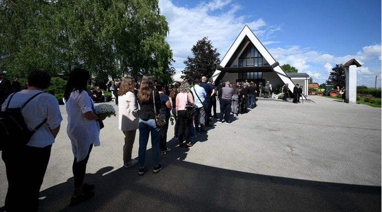 Stotine ljudi na ispraćaju djevojčice poginule u naletu kamiona