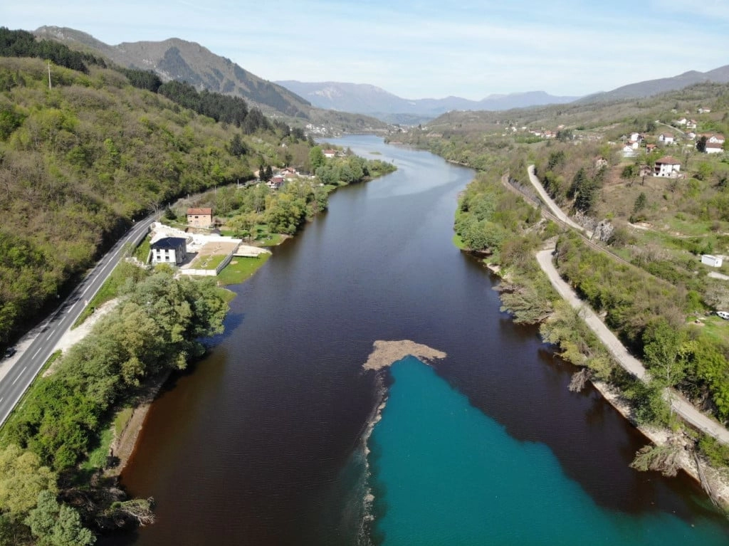 Horor prizori cvjetanja algi u Jablaničkom jezeru