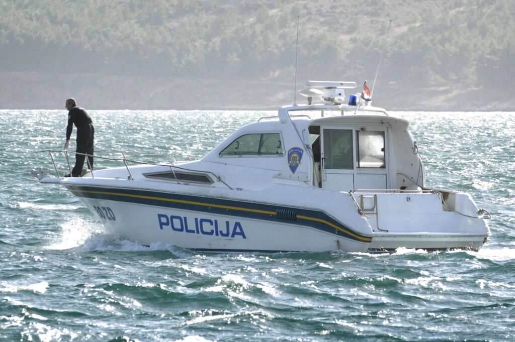 Filipinka rodila na kruzeru pa skrivala bebu, beba umrla