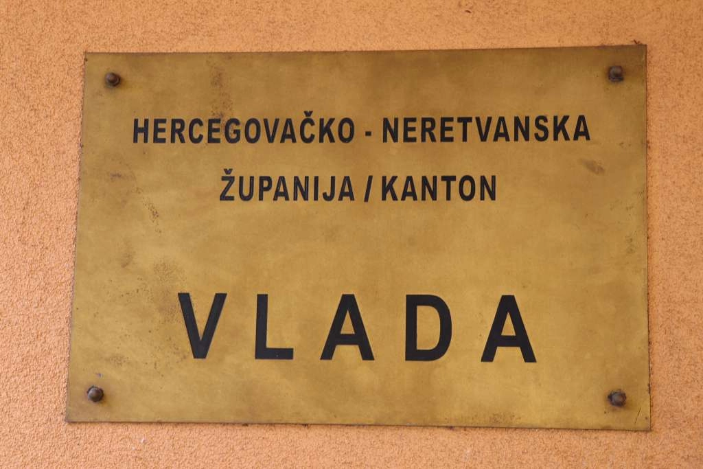 Vlada HNŽ-a izdvojila 40.000 KM za obnovu škola u Jablanici i Konjicu