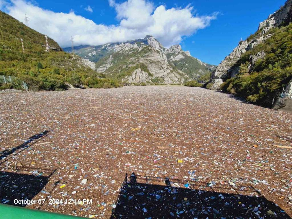 EPBiH - Očišćen otpad uz branu HE Grabovica