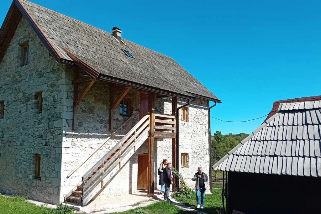 Danas otvaranje kuće u selu Ledići na Bjelašnici, mjesta za djecu bez roditeljskog staranja