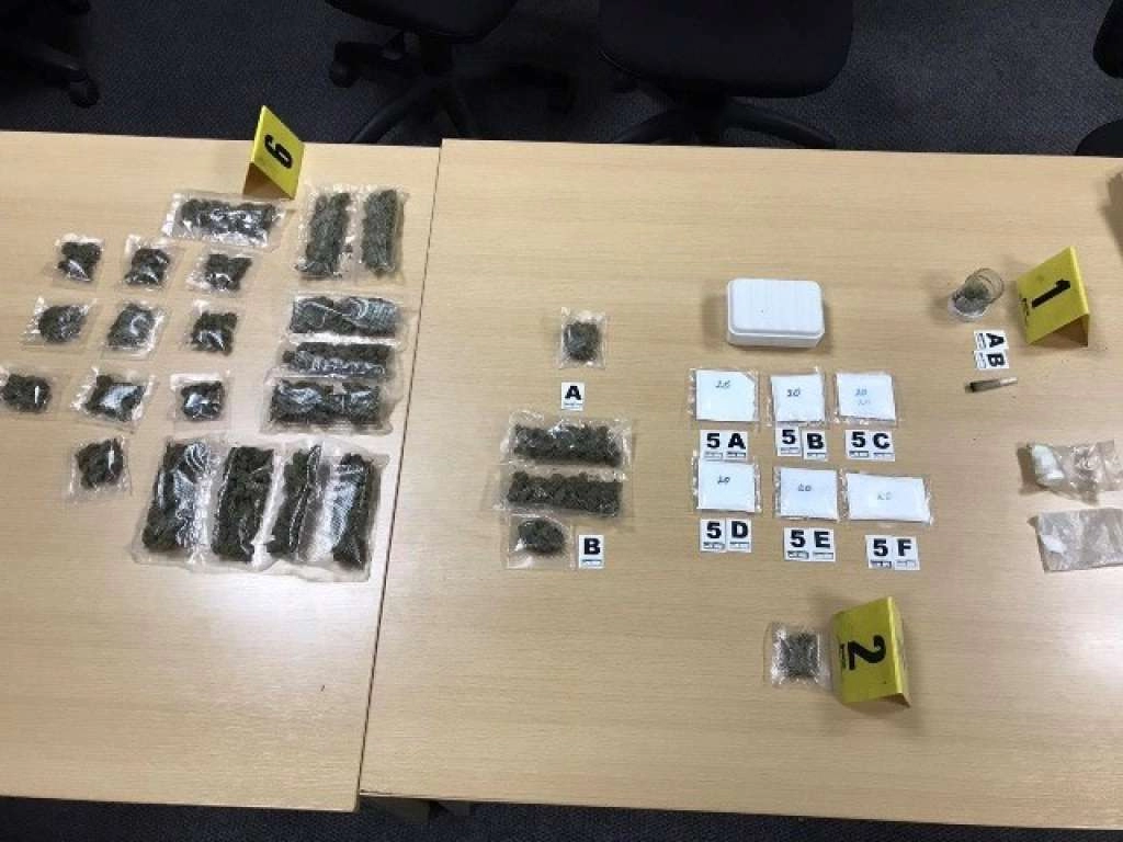 Bugojanska policija pretražila kuću i vozilo 33- godišnjaka, pronađeni speed i marihuana