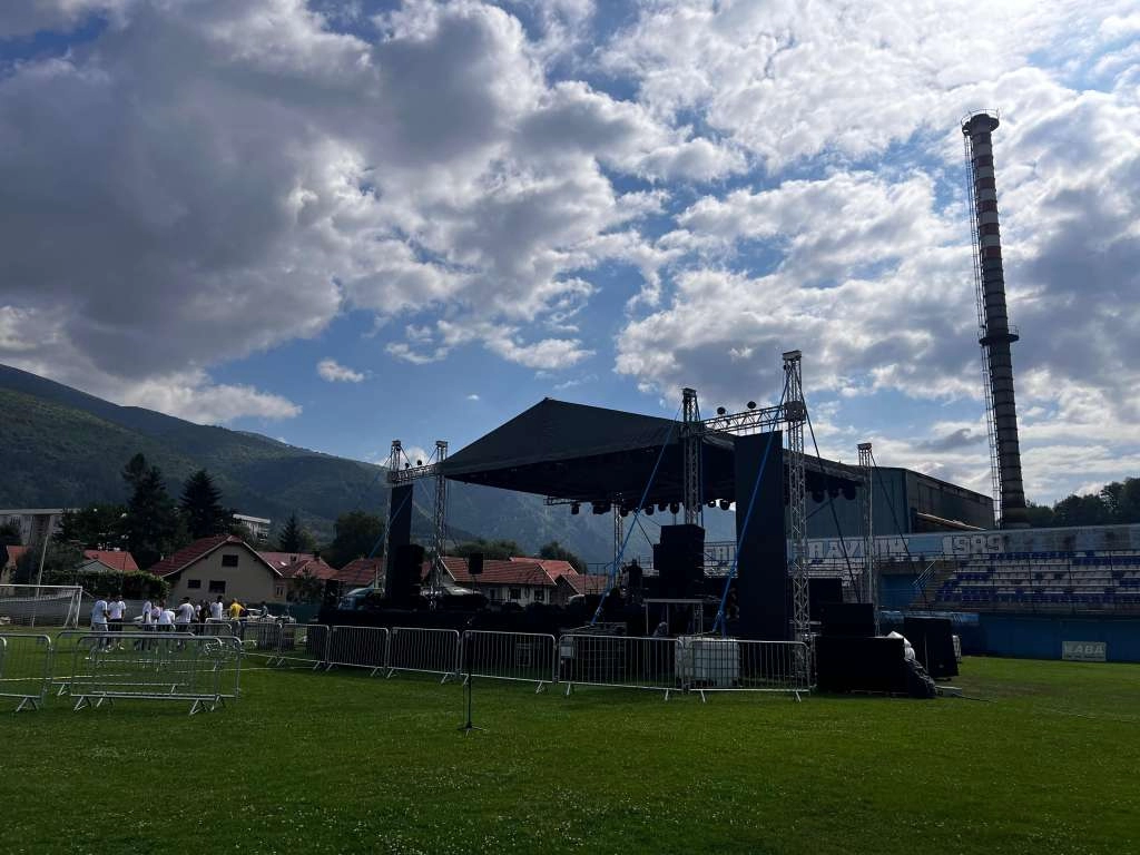 Travnik spreman za ljetni spektakl, koncert tri velike zvijezde