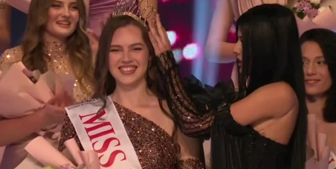 Izabrana Miss BiH: Krunu najljepše djevojke ponijela je Ena Adrović iz Živinica