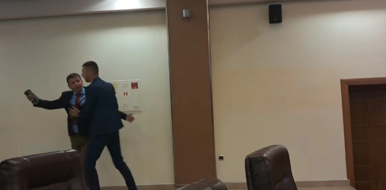 Novi incident između Vukanovića i Stevandića, obezbjeđenje spriječilo veći sukob