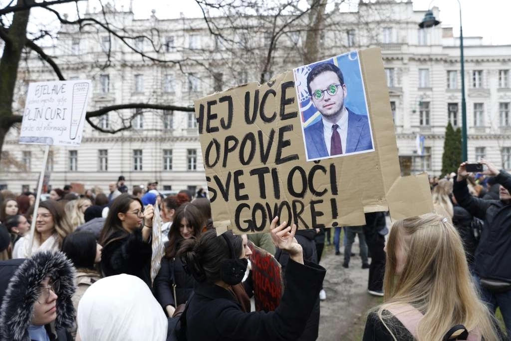 Tražimo osnovne uvjete. Grijanje, toplu vodu i stabilan krov!