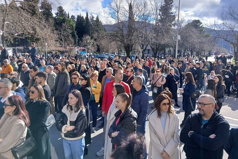 Tisuće žitelja na ulicama Trebinja nakon brutalnog premlaćivanja maloljetnika