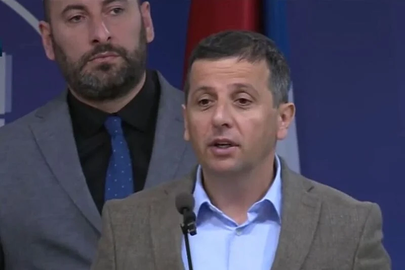VUKANOVIĆ: "Ne gurajte nas u provaliju, niko nije poslušao vaš poziv da napusti institucije BiH"