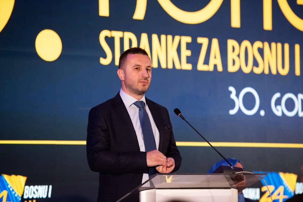 Nikšić je dušu prodao, a ne institucije za ove tri godine