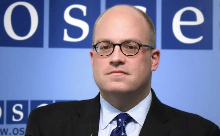Bivši voditelj OESS-a u BiH Jonathan Moore lobira za Vladu RS-a; Suljagić poručio da ga je smatrao prijateljem