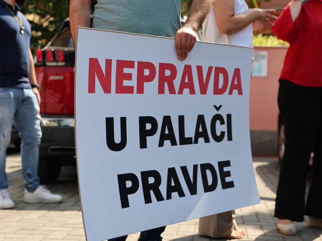 Najava Vlade vrhunac licemjerja i očajnički pokušaj kupovine vremena pred izbore