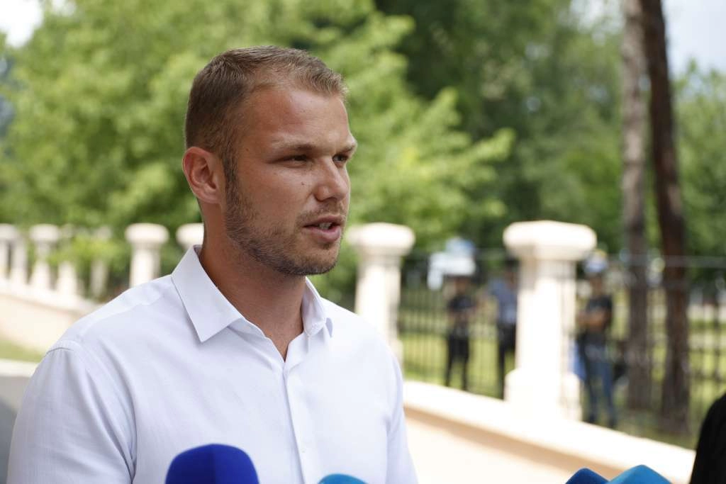 RS se zadužuje oko 11 milijuna maraka dnevno, odnosno oko dva milijuna maraka po radnom satu
